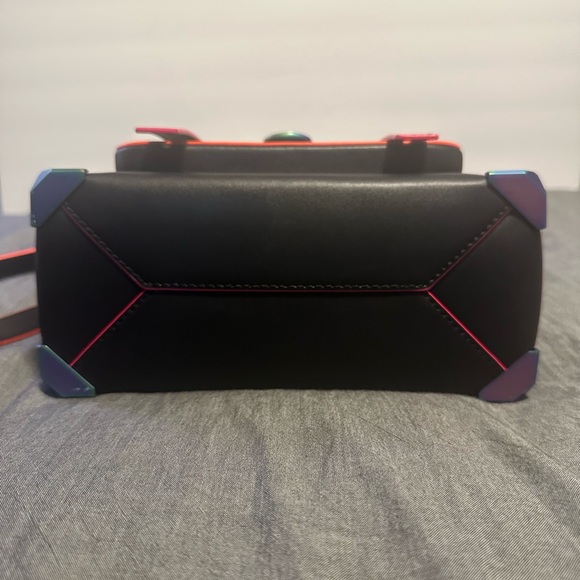 Manhattan Medium Contrast-Trim Leather Satchel 
By MICHAEL KORS - Picture 4 of 15